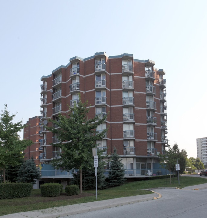 111 Kendleton Dr in Toronto, ON - Building Photo