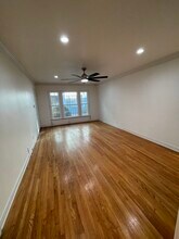 5721 San Vicente Blvd, Unit 5721 in Los Angeles, CA - Building Photo - Building Photo