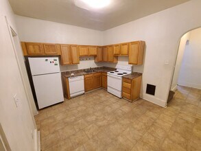3418 Bates St in Pittsburgh, PA - Building Photo - Building Photo