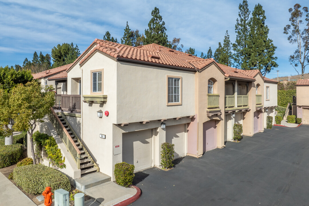 Canyon Hills Condominiums in Orange, CA - Building Photo