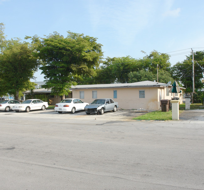 3771 SW 1st St in Fort Lauderdale, FL - Building Photo - Building Photo