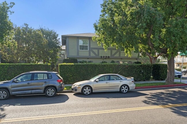 3720 W Chandler Blvd in Burbank, CA - Building Photo - Building Photo