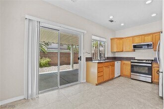8551 Stone Mill Way in Las Vegas, NV - Foto de edificio - Building Photo