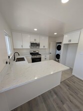 1883 Froude St in San Diego, CA - Foto de edificio - Building Photo