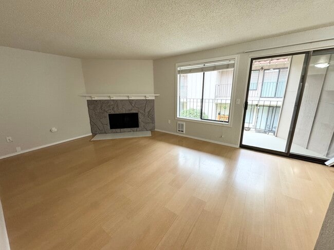 15705 NE 18th St, Unit Casa Hermosa