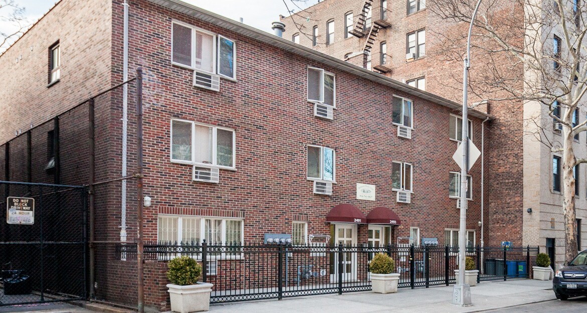 Lorillard Houses in Bronx, NY - Building Photo