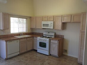 1953 Davis Ave in Kingman, AZ - Building Photo - Building Photo