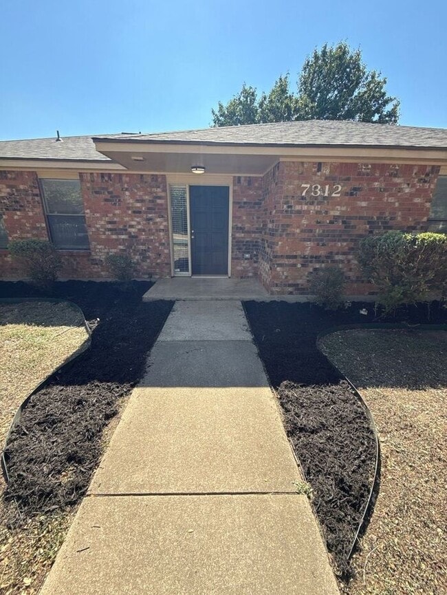 7312 Boisenberry Ln in Dallas, TX - Building Photo - Building Photo