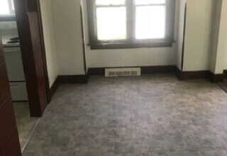 910 Dakin St in Lansing, MI - Building Photo - Building Photo