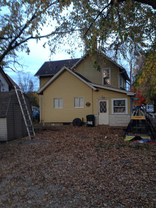 630 E Madison St in Belvidere, IL - Foto de edificio - Building Photo