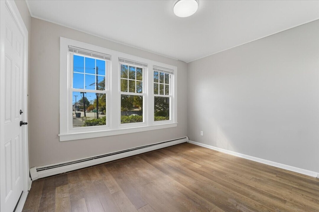 102 Exton Ave, Unit 102 Exton Ave - 1st Floor in North Arlington, NJ - Foto de edificio