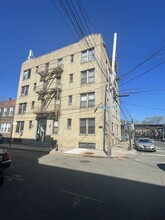 2460 32nd St in Long Island City, NY - Building Photo - Building Photo