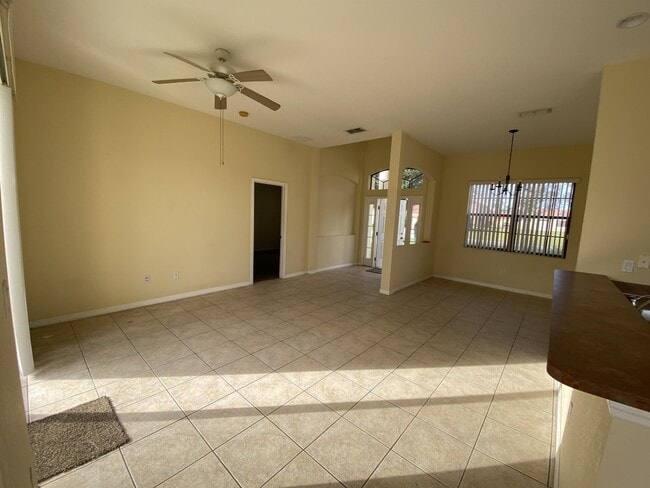 404 Cinnamon Dr in Kissimmee, FL - Building Photo - Building Photo