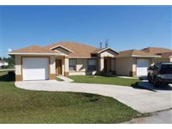 860 Grantham Dr in Poinciana, FL - Building Photo