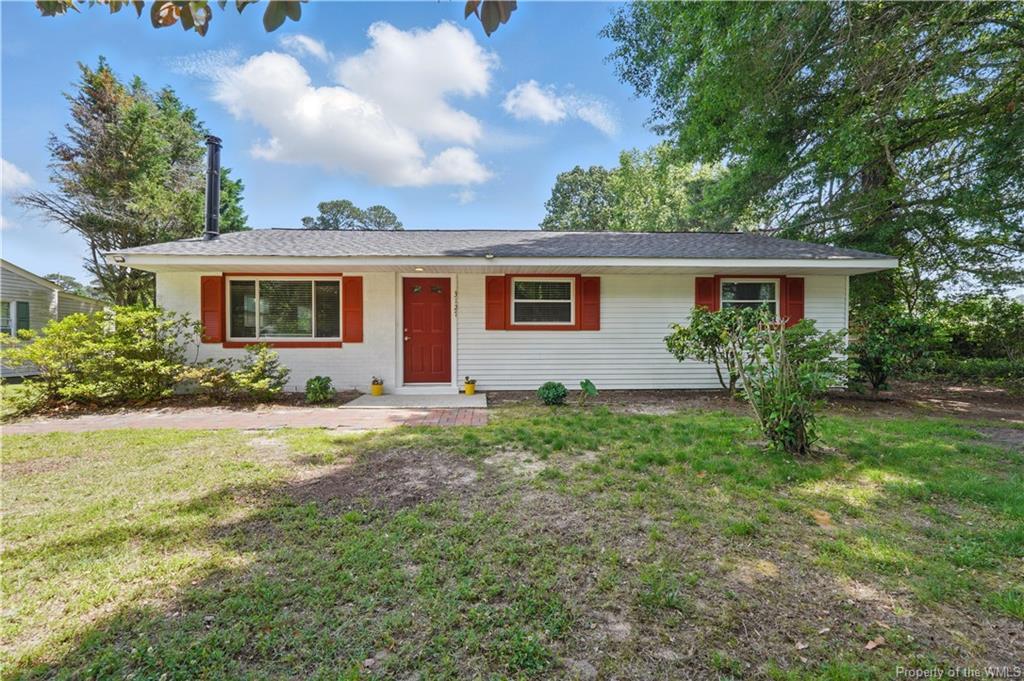 3127 N Riverside Dr in Lanexa, VA - Building Photo