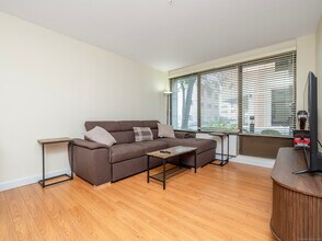 300 Broad St in Stamford, CT - Building Photo - Building Photo