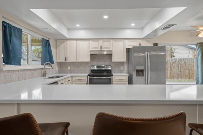 304 Old Course Dr in Friendswood, TX - Building Photo - Building Photo