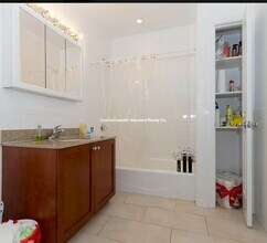 76 Quint Ave in Boston, MA - Foto de edificio - Building Photo