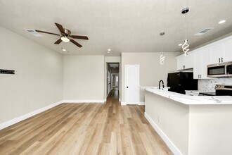 5211 Amy St in Houston, TX - Building Photo - Building Photo