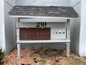 219 Fry St in Denton, TX - Foto de edificio - Building Photo