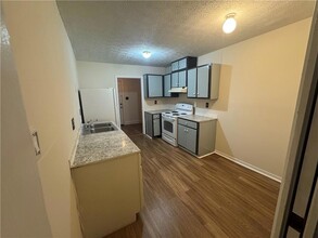 34 Ezzard St in Lawrenceville, GA - Building Photo - Building Photo