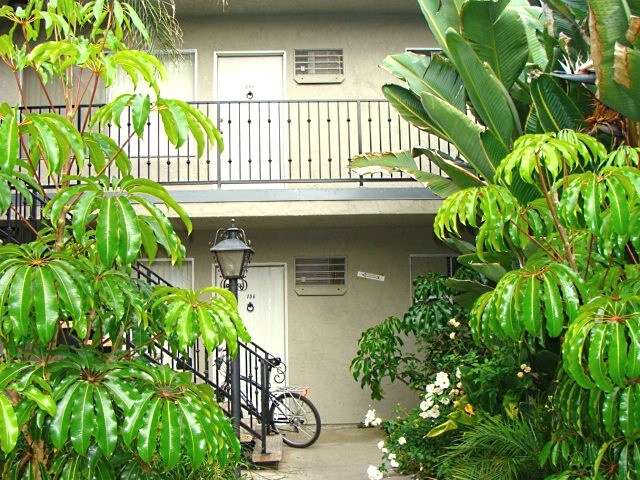Casa Del Sol in Sherman Oaks, CA - Building Photo - Building Photo