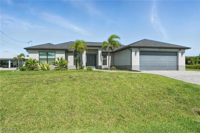 1028 NW 33rd Ave in Cape Coral, FL - Building Photo - Building Photo
