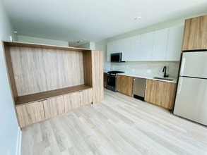 1125 W Van Buren St-Unit -1510 in Chicago, IL - Building Photo - Building Photo