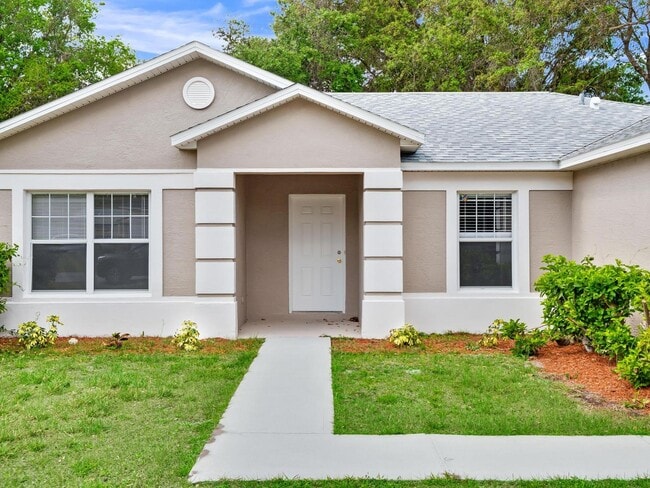 91 Pebble Beach Dr in Palm Coast, FL - Building Photo - Building Photo