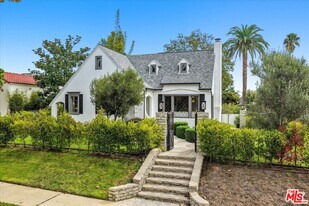 1136 Burnside Ave in Los Angeles, CA - Building Photo