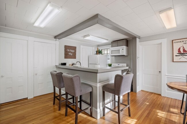 property at 21 Portsmouth Ave