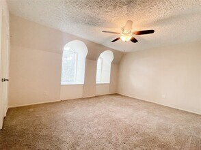 443 N Post Oak Ln in Houston, TX - Building Photo - Building Photo