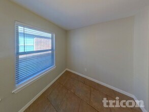 8617 Silverbell Ln in Fort Worth, TX - Foto de edificio - Building Photo