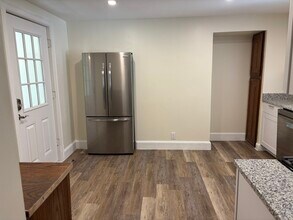 173 High St, Unit #1 in Brookline, MA - Building Photo - Building Photo