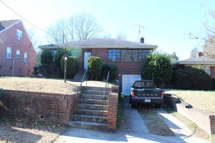 Room in House on Nelson St in Durham, NC - Building Photo