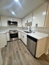 Sun Harbour Apartments in Redondo Beach, CA - Building Photo - Building Photo