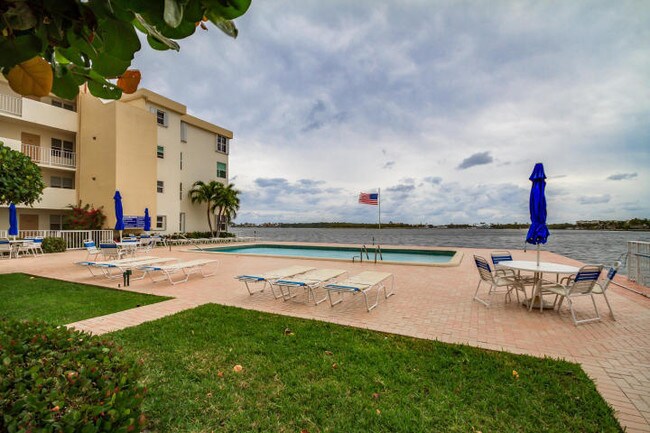 1820 New Palm Way-Unit -303 in Boynton Beach, FL - Building Photo - Building Photo