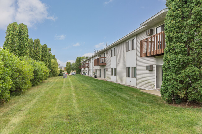 Glen Park Apartments in River Falls, WI - Foto de edificio - Building Photo