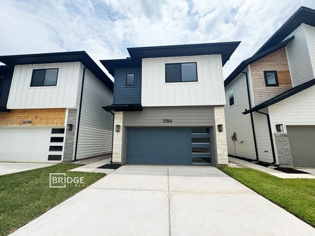 property at 33154 Oak Hts Pl