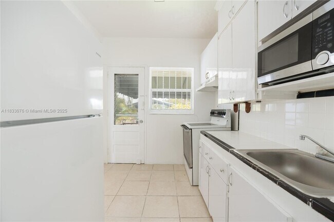 539 NE 82nd Terrace in Miami, FL - Building Photo - Building Photo