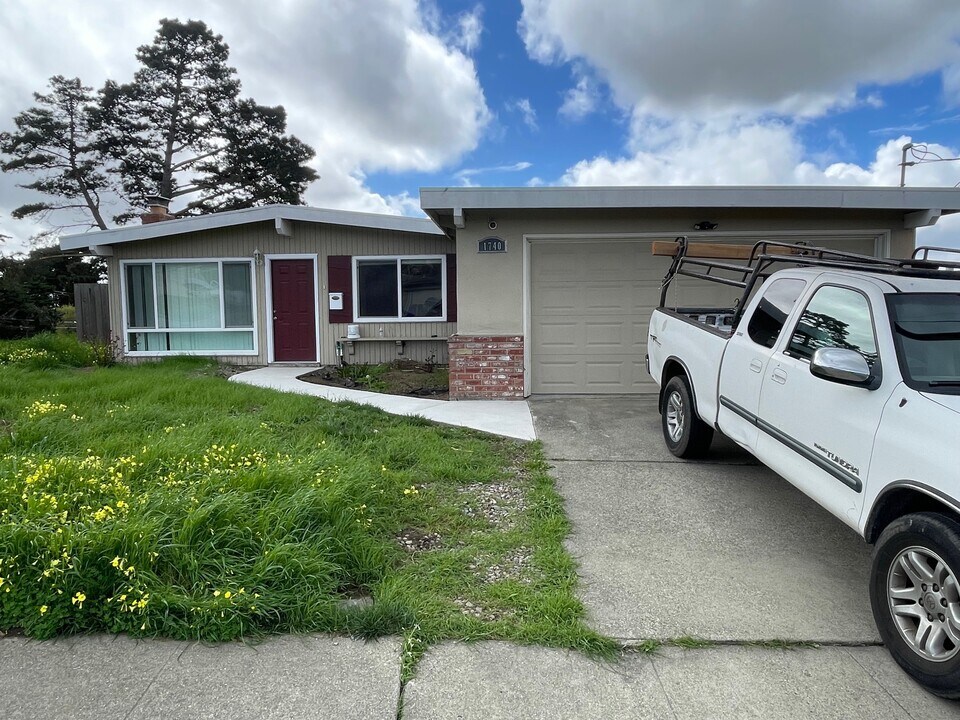 1740 Espanola Dr in San Pablo, CA - Foto de edificio