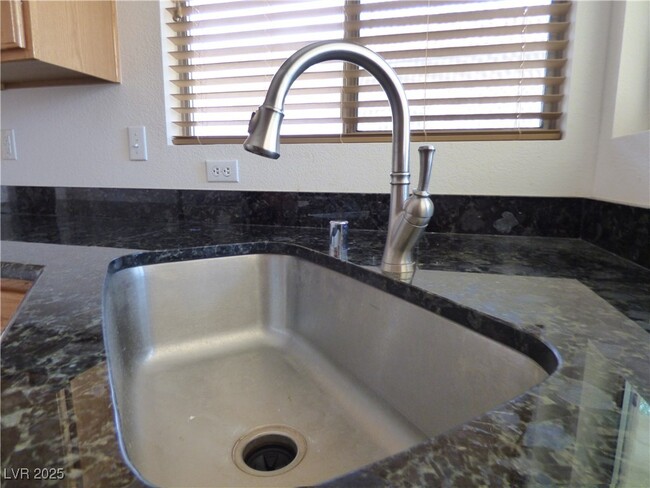 1814 Cypress Bay Ave in Henderson, NV - Building Photo - Building Photo