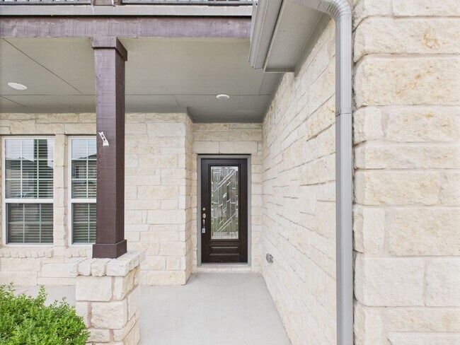 225 Azalea Spgs Rd in Liberty Hill, TX - Foto de edificio - Building Photo
