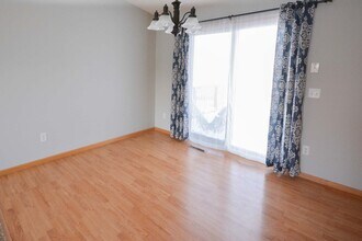 5933 Crown Ln NW in Rochester, MN - Building Photo - Building Photo