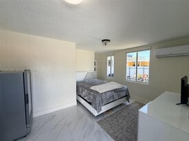 5801 NW 113th Terrace in Hialeah, FL - Building Photo