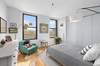 1 Tiffany Pl in Brooklyn, NY - Building Photo - Building Photo