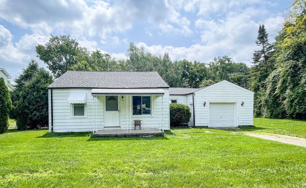 2690 Hatton Rd in Auburn Hills, MI - Building Photo