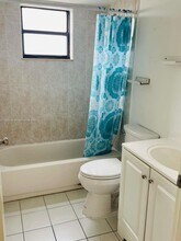 8075 NW 7th St in Miami, FL - Building Photo - Building Photo