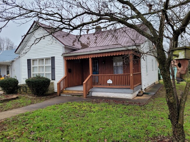 property at 1121 Elm St