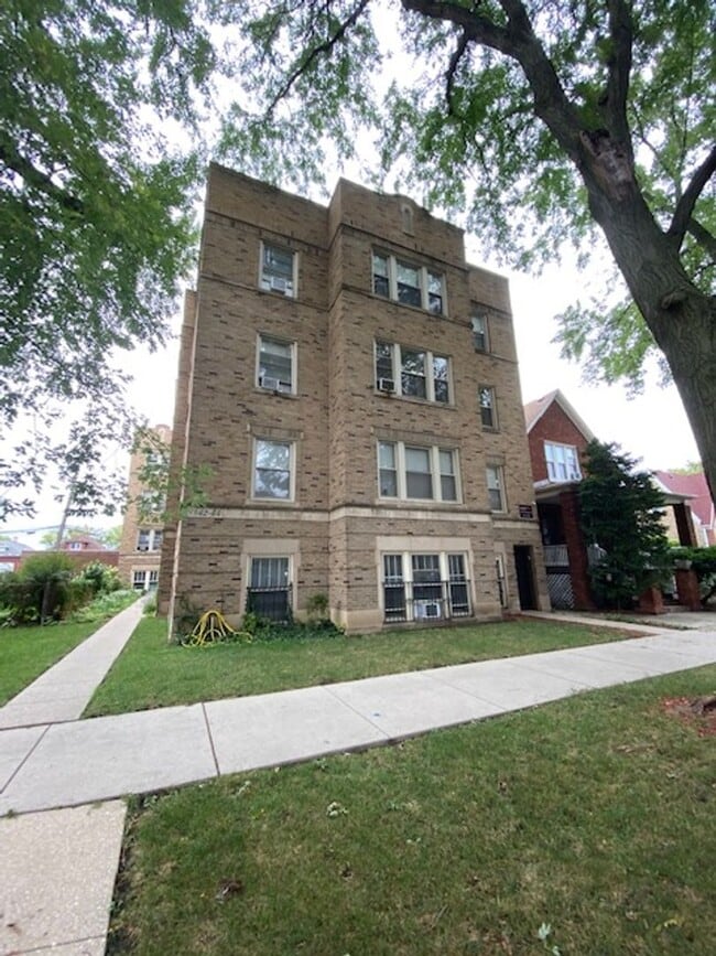 5542 W Leland Ave, Unit 1A